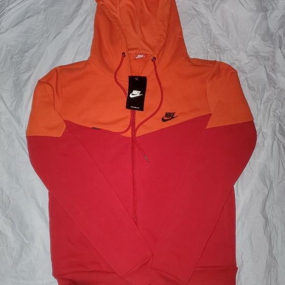 Men’s Nike Suit - Picture 4 of 7